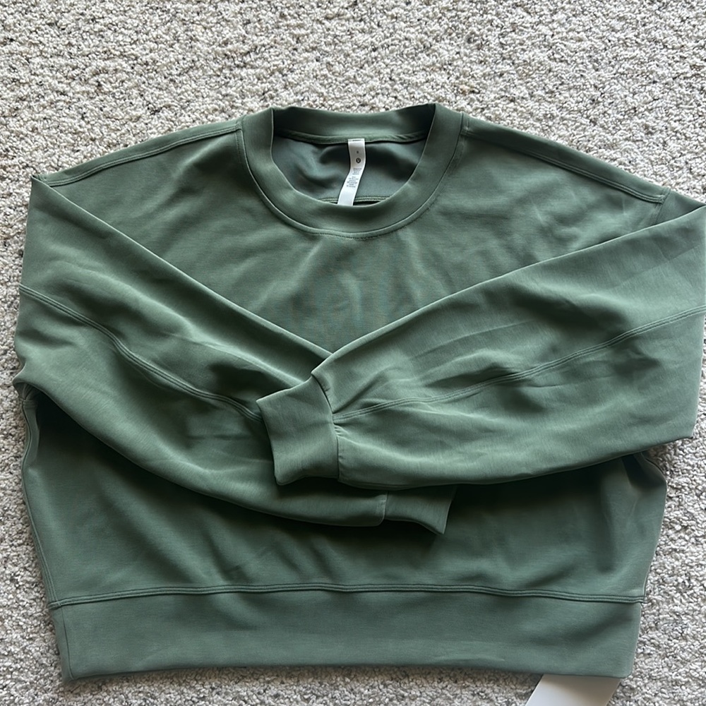 Lululemon Perfectly Oversized Cropped Crew 
Softstreme